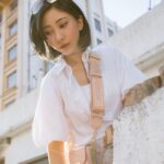 Yao Mi Instagram - 🍂 這個夏天沒完成的心願 這個秋天要實現+實踐 一起努力飛翔好嗎 📷： @liveforlive 包： @bcbgmaxazria #2022Yaomi 浙江橫店影視城