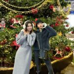 Yao Mi Instagram - 在人生的旅途中 我們遇見的每一個人 都有所啟發·給予意義 無論是從出發站相識 還是中轉站遇見 過程有人上車、有人下車 有收穫·有成長 2023列車即將到達 2024列車即將啟程 讓我們繼續 尋找美好 尋找自己 好好的感受生活 Happy New Year #充電完畢 #整裝出發 與我的充電寶 @yyyrrr414 第一次的出國旅行🩷💜 #2023Yaomi Seoul, Korea