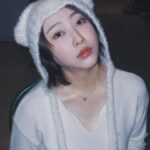 Yao Mi Instagram - 我期待的是雪還有你在的冬天❄️ 聽說一起看初雪的人 會一直一直在一起🥹 但我們住在北京的台北幫 直接破壞這浪漫氣氛啦😶‍🌫️ #請看最後一則影片 #親切感就是這麼直白 迎接完雪花 接下來是聖誕·元旦·新年 還有更好的我們🤍 #2023Yaomi #初雪 北京市 （Beijing, China）