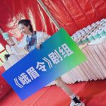 Yao Mi Instagram - #2023中行杯橫店馬拉松 今日是 馬拉松小蜜蜂🐝 每個劇組需要派出3名代表 運動家精神的蜜 絕對是堅持跑完 #請看圖9 中途遇到2位創意人士 穿著外送員的衣服 一位是美團外賣 一位是餓了嗎外賣 他們一邊跑著 一邊問旁邊的人 這是你的外賣嗎？ 這是誰的外賣？ 😆😆😆 齁呦 真的是很醋咪內 #2023Yaomi #橫店 #馬拉松 浙江橫店影視城