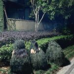 Yao Mi Instagram - 那一天的萬聖夜🎃🎃🎃 只要與對的人 無論去哪裡 做什麼事情 每一分每一秒 都是快樂且值得♥️ 哪裡缺樹、缺綠植請通知我們🌲 @sunyanen_ @yyyrrr414 #2023Yaomi #happyhalloween 浙江橫店影視城