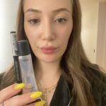 Yasmin Erbil Instagram - hep sorduğunuz günlük lip combo🥰🤎♥️ 1.lip combo günlük kullandığım: @kikomilanoturkey dudak kalemi 31 numara ve @maccosmeticsturkiye şeffaf lip gloss 2.lip combo date nightlarımda kullandığım♥️🍒🙆🏼‍♀️dudak kalemi @goldenroseofficial 536 numara ve mac lip gloss yine🥰 #öneri