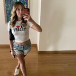Yasmin Erbil Instagram - mirror selfie addict🐤🎉💁🏼‍♀️🍓