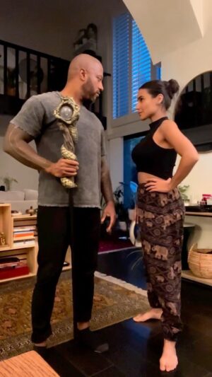 Yasmine Aker Instagram - Getting in the Halloween spirit with @prince_nova_ 
as a welcome distraction from all of the heavy news we’ve been living through 🤍

We may not be in the same TV universe, but I’m totally open to a universe where these characters could cohabitate. He‘s “Gandalf the black” and I’m Xena the warrior princess of Persia ⚔️

#selfexpression #halloweencostume #lordoftherings #xenawarriorprincess #halloween