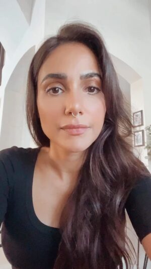 Yasmine Aker Instagram - Amplify the voices of the workers on strike in Iran. 

#mahsaamini #zhinaamini #freeiran #iranprotests #iranrevolution