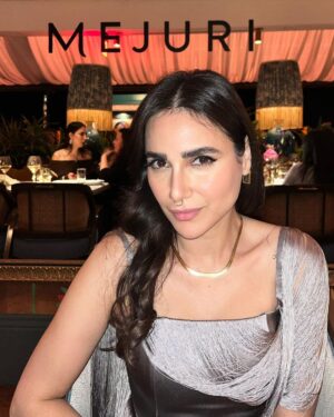 Yasmine Aker Instagram - Thank you @mejuri, I absolutely loved this evening hosted by @sophiabush to celebrate the launch of Mejuri's #YearofAction Committee. 

We need more brands like Mejuri to advocate for reproductive rights and healthcare. Thank you for partnering with #dontbanequality with support from @plannedparenthood we are all in this fight together ✊🏽

Thank you Jila Saber for the absolutely stunning dress by @jilaatelier 🤍 www.jilaatelier.com 

📸 by @presleyannphoto & @jacquesburga

#womensupportingwomen #reproductiverights