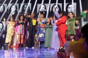 Yasmine Aker Instagram - “To be an icon isn't about how long you've had your platform. Being an icon is what you do with that platform." — Lizzo 

I’m honored to represent my Iranian community, and so grateful to @lizzobeeating for inviting not just one but two Iranian women to share her spotlight at the People’s Choice Awards 2022, Lizzo was awarded the People’s Champion Award, for her continued work in marginalized communities 🤍 thank you for bringing us together and leading by example. Lizzo is an absolute Queen and powerful agent for progress and positive change. 

Lizzo used her power and platform to lift up issues affecting women and marginalized communities; gun violence, abortion rights, affordable childcare and paid leave, women’s rights, the plight of Indigenous peoples, combating islamophobia anti-semitism, gender violence, hate crimes, empowering the Asian American and the Pacific Islander community, access to safe drinking water, the unhoused community, transgender, non-binary and gender non-conforming youth and people, African American communities, indigenous people of Mexico and Central America, Native peoples, police violence and brutality, and bringing attention to the Iranian women and people’s fight for freedom and democracy. 

I’m humbled to have had the opportunity and privilege to meet all of the incredible activists on that stage all working tirelessly to make this world a more equitable and just place. I will cherish this moment for a lifetime. 

Follow these activists!!

@LittleMissFlint 
@reshmasaujani 
@beauty2thestreetz 
@emiliana.guereca founder of @wmnsmarchla 
@essyli creator of @HateCrimeBook 
@feevaone of @mujeresdemaiz 
@JaylaRosePDX 
@KaraRoselleS
@ChappaquiddickWampanoag 
@mirelesm80, sister of Eva Mireles, 4th grade teacher at Robb Elementary
@ameliamaris co-founder + director @shoutyourabortion 
@odilia_yego co-founder & ED of @mycielo_org
@tarlanr
@SaharPirzada of @HeartToGrow
@TransDivaChandi
@CrystalEchoHawk founder & ED @illuminative
@TamikaLPalmer mother of Breonna Taylor

Thank you @peopleschoice @eentertainment @nbc 

Credits 📸🙏🏼
* Todd Williamson / NBC / E! Entertainment
* Phylicia Munn
* @gettyimages
* @gettyentertainment

#pcas #lizzo