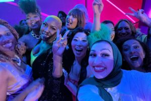 Yasmine Aker Instagram - “To be an icon isn't about how long you've had your platform. Being an icon is what you do with that platform." — Lizzo 

I’m honored to represent my Iranian community, and so grateful to @lizzobeeating for inviting not just one but two Iranian women to share her spotlight at the People’s Choice Awards 2022, Lizzo was awarded the People’s Champion Award, for her continued work in marginalized communities 🤍 thank you for bringing us together and leading by example. Lizzo is an absolute Queen and powerful agent for progress and positive change. 

Lizzo used her power and platform to lift up issues affecting women and marginalized communities; gun violence, abortion rights, affordable childcare and paid leave, women’s rights, the plight of Indigenous peoples, combating islamophobia anti-semitism, gender violence, hate crimes, empowering the Asian American and the Pacific Islander community, access to safe drinking water, the unhoused community, transgender, non-binary and gender non-conforming youth and people, African American communities, indigenous people of Mexico and Central America, Native peoples, police violence and brutality, and bringing attention to the Iranian women and people’s fight for freedom and democracy. 

I’m humbled to have had the opportunity and privilege to meet all of the incredible activists on that stage all working tirelessly to make this world a more equitable and just place. I will cherish this moment for a lifetime. 

Follow these activists!!

@LittleMissFlint 
@reshmasaujani 
@beauty2thestreetz 
@emiliana.guereca founder of @wmnsmarchla 
@essyli creator of @HateCrimeBook 
@feevaone of @mujeresdemaiz 
@JaylaRosePDX 
@KaraRoselleS
@ChappaquiddickWampanoag 
@mirelesm80, sister of Eva Mireles, 4th grade teacher at Robb Elementary
@ameliamaris co-founder + director @shoutyourabortion 
@odilia_yego co-founder & ED of @mycielo_org
@tarlanr
@SaharPirzada of @HeartToGrow
@TransDivaChandi
@CrystalEchoHawk founder & ED @illuminative
@TamikaLPalmer mother of Breonna Taylor

Thank you @peopleschoice @eentertainment @nbc 

Credits 📸🙏🏼
* Todd Williamson / NBC / E! Entertainment
* Phylicia Munn
* @gettyimages
* @gettyentertainment

#pcas #lizzo