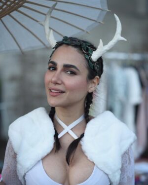 Yasmine Aker Instagram - Photo dump - Desert Hearts 2023 🦂🐪🏜️💖💗🪩 ✨

📸🙏🏼 @omidtime