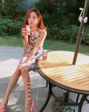 Ye Jung-hwa Instagram - 🌷