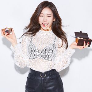 Ye Jung-hwa Instagram - #GODIVA 🍫