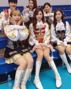 Ye Jung-hwa Instagram - 예쁜 경희대 치어리더팀과 촬영