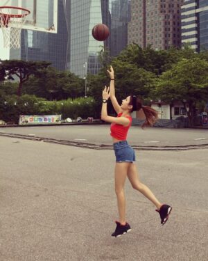Ye Jung-hwa Instagram - ⛹🏻‍♀️