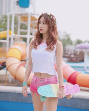 Ye Jung-hwa Instagram - 🛹