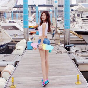 Ye Jung-hwa Instagram - 🛹
