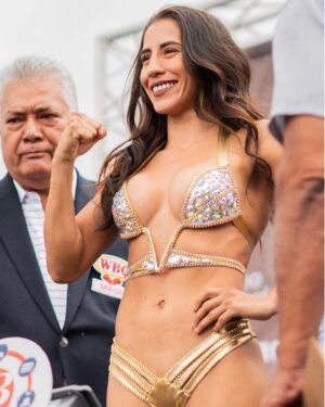 Yokasta Valle Instagram - #tbt ya estoy trabajando para mi traje de baño para mi próximo pesaje @become_by_yoka 😉💪🏽
#tbt I'm already working on my swimsuit for my next weigh-in.@become_by_yoka 😉💪🏽
📸 @larrymz__ 🫶🏽