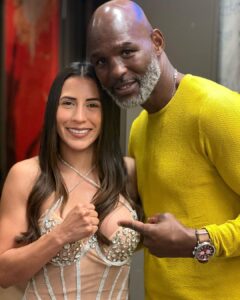 Yokasta Valle Instagram - Gracias a @goldenboy por una excelente velada en Houston, la pase increíble conocí a un excelente ídolo como @jorgelinares y su bella esposa, además de gente que admiro mucho. La última foto es para mi madre @azucenaalvarez5 uno de sus galanes preferidos #mimamaesnovelera Thanks to @goldenboy for an excellent evening in Houston, I had an incredible time meeting an excellent idol like @jorgelinares and his beautiful wife, as well as people that I admire a lot. The last photo is for my mother @azucenaalvarez5, one of her favorite actors #mimamaesnovelera