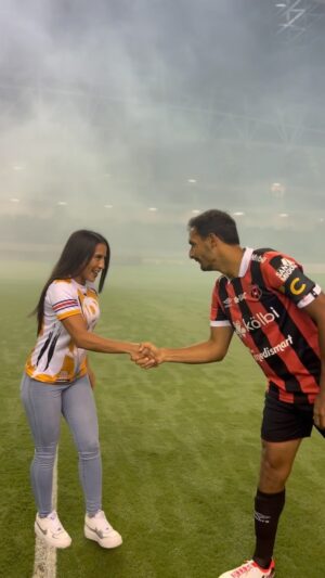Yokasta Valle Instagram - Hoy viví una noche especial, visualizando y proyectando en esta bella joya de estadio nacional que tenemos, felicidades a la @liga hoy ganaron bien y @saprissa a seguir poniéndole que de las derrotas se aprende muchísimo! Gracias a @doradobet_506 por la invitación y por el gran apoyo!!!!