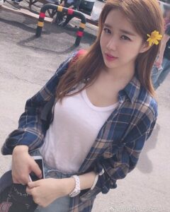 Yoo In-na Instagram - D-2 💛