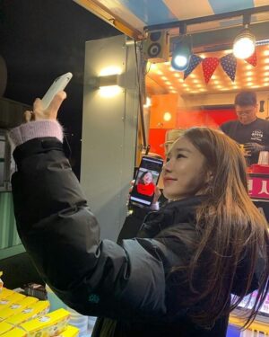 Yoo In-na Instagram - 은탁이랑 같이찍음 
#김고은 #유인나
© @ys870922