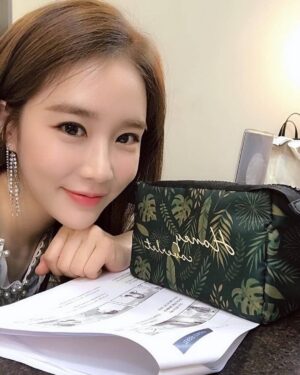 Yoo In-na Instagram - 💕 ©moonshot_korea #makeuppouch #moonshot  #TouchYourHeart