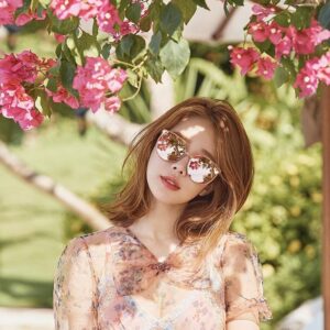 Yoo In-na Instagram - ‘Touch Your Heart’ 🙏🙏🙏 #유인나 #劉寅娜 #yooinna #secretarykim #touchyourheart ❤