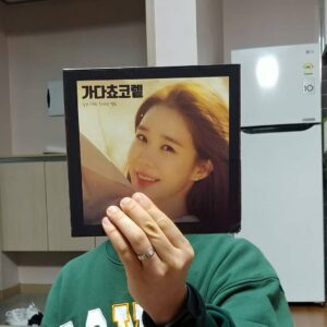 Yoo In-na Instagram - © @ys870922 
사실 어제 아이유누나가 커피차랑 #가다쵸코렡 도 보내줬었음
#아이유인나