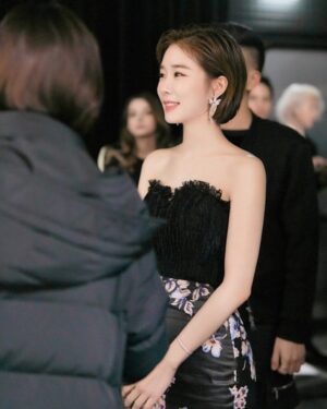 Yoo In-na Instagram - JTBC #신규예능 #77억의사랑 
JTBC #NewTalentShow #77BillionLove 
MC INNA BEHIND THE SCENE.

cr: naver

#유인나 #YooInNa
