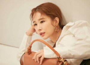 Yoo In-na Instagram - #진심이닿다 #tvn #유인나 #오진심 #오윤서
© @ys870922