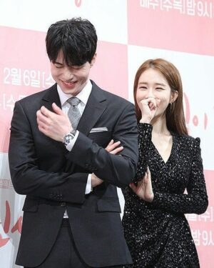 Yoo In-na Instagram - Touch Your Heart
PressConf Touch Your Heart ©Naver