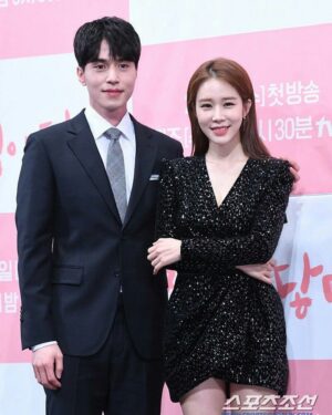 Yoo In-na Instagram - Touch Your Heart
PressConf Touch Your Heart ©Naver