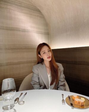 Yoon Jin-yi Instagram - 음식 하나하나가 너무 이뻐 👍