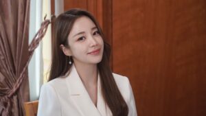Yoon Jin-yi Instagram - ❤️
