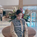 Yoon Jin-yi Instagram - 행복으로 가득 하길 💕