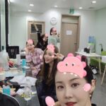 Yoon Jin-yi Instagram - 항상 대기실은 즐거워 💖사랑해요