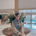 Yoon Jin-yi Instagram - 행복으로 가득 하길 💕