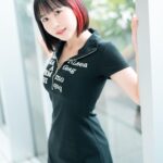Yuki Yomichi Instagram - 赤ちゃん！ 📸　@hideto_photo #写真好きな人と繋がりたい #ポートレート #声優 #youtuber #ファインダー越しの私の世界 #ポートレート女子 #オフショット #バイク女子 #バイク好きな人と繋がりたい #バイク #ライダー #バイク乗りと繋がりたい #赤髪 #派手髪 #赤メッシュ