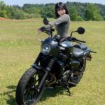 Yuki Yomichi Instagram - 眩しむ私と新型エリミネーター🏍 #写真好きな人と繋がりたい #ポートレート #声優 #youtuber #ファインダー越しの私の世界 #ポートレート女子 #オフショット #バイク女子 #バイク好きな人と繋がりたい #バイク #ライダー #バイク乗りと繋がりたい #kawasaki #カワサキ #エリミネーター #エリミネーターse