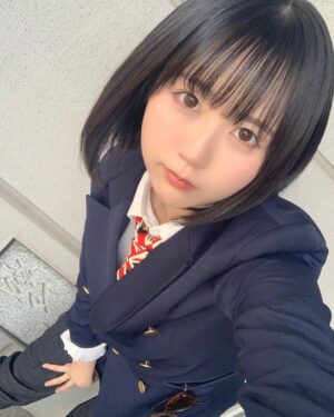 Yuki Yomichi Instagram - 英国風ファッション🇬🇧
せっかく着せてもらったけど、なんか学生服にも見える！
お昼ご飯はアメリカな感じ！
顔は大日本帝国って感じ！

#写真好きな人と繋がりたい #ポートレート #声優 #youtuber #ファインダー越しの私の世界 #ポートレート女子 #オフショット  #バイク女子 #バイク好きな人と繋がりたい #バイク #ライダー #バイク乗りと繋がりたい #トライアンフ #triumph #triumphbobber