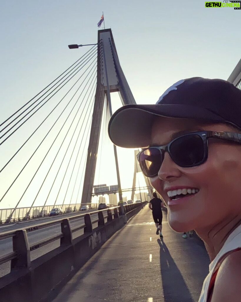 Yumi Stynes Instagram - Sunrise run 🌅 @lisa.fodero @benwpratt #Celine #Cath #womenrunners #running