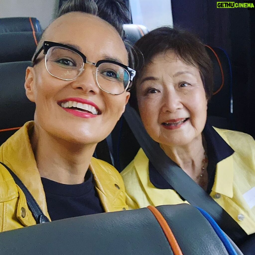Yumi Stynes Instagram - Yoshiko (my mum) and I accidentally dressed MATCHING 👯‍♀️ for the @agnswmembers Eastern Suburbs Art Bus tour 😂🚌🧑‍🎨