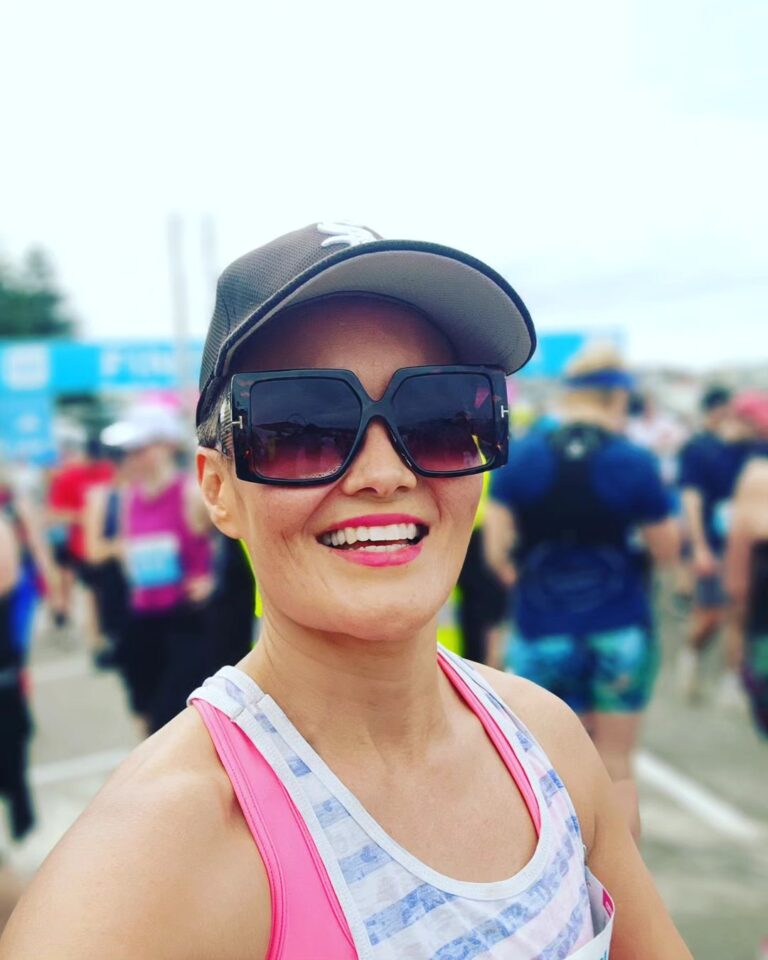 Yumi Stynes Instagram - Worst time in years because of a buggered tendon but last night I wasn't even sure if I'd get out of bed so FEELS LIKE A WIN 🏅 #City2Surf2023