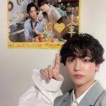 Yutaro Instagram - ドラマ『全ラ飯』 ファンブックお渡し会来てくれた皆様ありがとうございました☺️！！！ ドラマが絶賛オンエアしてる最中でこの本を皆様の元にお届けする事が出来てとても嬉しく思います。ひとりひとりとゆっくりお話しする時間も設けて貰って、ついつい僕達も笑顔が溢れる優しい言葉を沢山貰って、日本全国からだけじゃなく韓国、中国の方も足を運んでくれて。色んな場所で愛されている作品なのだなぁと改めて感じました。撮影中はタイトなスケジュールで慣れない料理シーンも多々あったけど、早起きして現場に行くのが毎日楽しみで、キャストスタッフに会えるのが嬉しくて。早く終わった日は何だか寂しくて。思い返せば愛おしい時間で溢れてました。 この本にも沢山の愛が詰まってるので見ている中でも、見終わった後でも楽しめる一冊になっていると自信を持って言えます。写真、インタビュー、そして本編に出てくるレシピ共に盛りに盛り沢山なので是非何度でも見返して貰える本になりますように。 来週、本編もいよいよ最終回。 颯太と真尋はどういう結末を迎えるのか、 どうぞお見逃しなく。 三木真尋役 ゆうたろう stylist @knt11st hair make @ryo1911