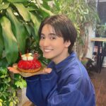 Yutaro Instagram - 今年の誕生日は撮影の都合等もあり、 久しぶりに家族と過ごしたい気持ちもあってバースデーイベント、配信等はやらない選択を取ったんだけど、何かまた違う形で素敵なコンテンツをお届けするつもりでいます。 当日に合わせて色々考えてるのでちょっと待っててね。遅くなるかもだけどサンニブ出勤もしたいの！です！🥹🫶🏻 事務所にプレゼントお手紙沢山届いてたら嬉しいな〜 生物、手作りの物、ぬいぐるみ以外なら受け取れます！お待ちしています！ 〒150-0001 東京都渋谷区神宮前3-21-8 アソビシステム ゆうたろう宛て
