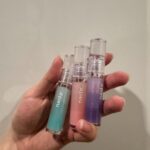 Yutaro Instagram - 最近お気に入りのリッププランパー💄 #アピュー の水蜜プランパーなんだけど塗った瞬間すぐ伸びて保湿もしてくれるし、ちゃんとプランプ効果*もあるからリップ前に仕込むのもあり。他のリップ塗った後から足してもグロスになるしめちゃくちゃ使い勝手良いの。3色あって僕はピンクのカラーが大好きになったヨ！！！ #PR #水蜜プランパー #アピュー #プランパー *メイクアップ効果による