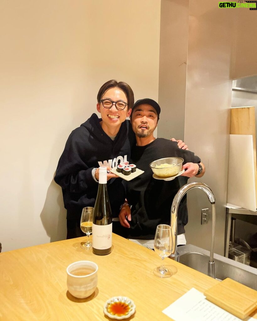 Yuzuru Kawai Instagram - 友達が誕生日のお祝いで大好物の鉄火巻きを作ってくれました🏆 最高でした😭 あと、何度もすいません！ チャリティーのTシャツ沢山の方にご参加頂き本当にありがとうございます。 受付は今日12月5日23時59分までとなっております。宜しければ是非お願い致します☺️ 詳しくは『マッシモ　堀江』又は『マッシモオフィシャルストア』で検索してみて下さい！