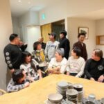 Yuzuru Kawai Instagram - 皆さんの心身が共に健康であることを心から祈ってます。 自分もそうあれる様に今年も一日一日コツコツとやっていこうと思います。 毎年みんなで楽しくご飯食べれるように頑張ります🔥 明日21時プレハブチャンネルの動画アップしますので、宜しければご覧ください☺️✨