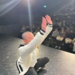 Yuzuru Kawai Instagram - 仲良しライブ・シャッフルトーク、お越し下さった皆さん、配信で観て頂いた皆さん、ありがとうございました！配信は延長になってますのでお正月のお供に是非☺️ 2023年最後仕事は山名の前転を連写する、でフィニッシュでした。 何でコレやりたかったんやろ、、、 皆さん、良いお年を、お正月をお迎えください✨