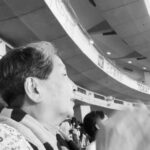 Yuzuru Kawai Instagram - 生まれも育ちも大阪やのに何故か昔から熱狂的なジャイアンツファンの母。 子供の頃テレビを観ながら『いつか東京ドームで試合観たいねんなぁ！』と言っていたのがずっと頭にあって、今日何とか念願叶って東京ドームにジャイアンツ戦を観に行ってきました。 ただ、今回広島カープの九里投手に色々とお世話になったので本当にそこだけが心苦しかったのですが笑 僕はカープを応援させてもらってたのですが、カープ側の席なんて何のその。むちゃくちゃジャイアンツ応援してました。 まぁでも少しは親孝行できたかな。 叙々苑で焼肉食べてお店出て2秒でタバコ吸うてた。 まだ長生きしそうか。 また行こうか。