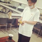 Yuzuru Kawai Instagram - 全国ツアー東京公演ありがとうございました！！ 打ち上げで瓶ビールをチェイサーに生ビールを飲むくらい楽しいライブでした✨ 広島公演の時もそうでしたが、温かいお客さんで、凄く盛り上げて頂いて最高でした😭 楽し過ぎてスタッフさんと写真撮るの忘れてた、、、 いつもギリギリまで色々と要望を聞いて下さり実現してくれるスタッフさんにも感謝です！！！ 次は8月23日福岡🔥 楽しみ過ぎ！！！ #ヤクルト時代の長嶋一茂の髪型　田崎 #もう笑い方は忘れた　トキ #先輩の単独ライブの楽屋でコーヒー豆を挽き、そしてドリップする男　石井輝明 #普通の人は色白く痩せるところをこんがり焼けて太った　瀬下 #日に日に中身はIKKOさん　河井
